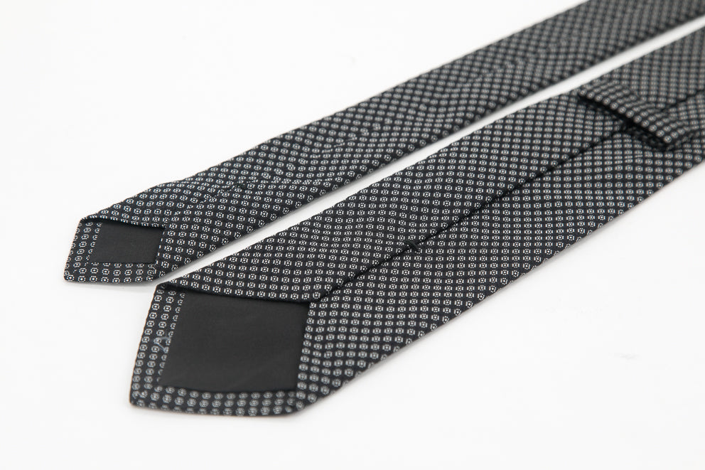 TIE - Black & White Dots